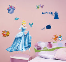 Laden Sie das Bild in den Galerie-Viewer, Wandsticker Wandtattoo Aufkleber Cinderella