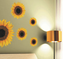 Laden Sie das Bild in den Galerie-Viewer, Wandsticker Wandtattoo Aufkleber Sonnenblumen