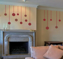 Laden Sie das Bild in den Galerie-Viewer, Wandsticker Wandtattoo Weihnachtskugeln